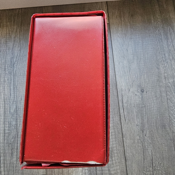 Red Mahjong Set with Green Accents - Picture 6 of 6